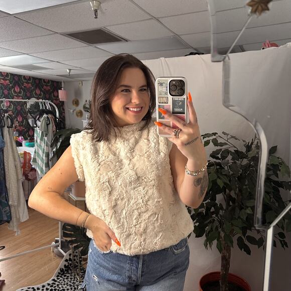 Anthropologie Mauve Leah Faux Fur Cropped Muscle Tee Ivory Size Small - Picture 1 of 7